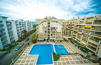Ona Suites Салоу 3*,